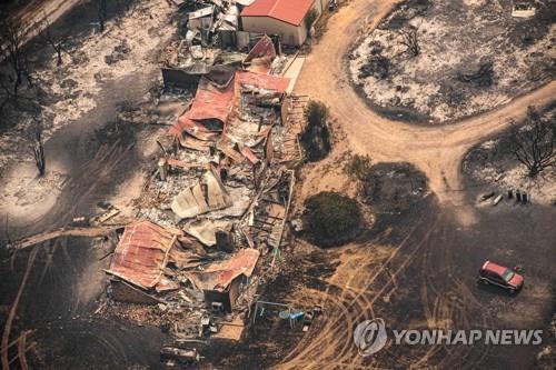 [최악의 호주산불] 절절 끓는 불바다…서울 100배 태운 재앙