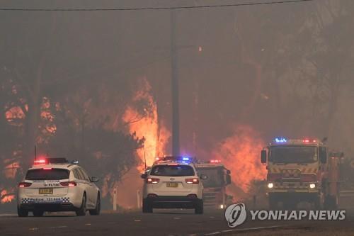 [최악의 호주산불] 절절 끓는 불바다…서울 100배 태운 재앙