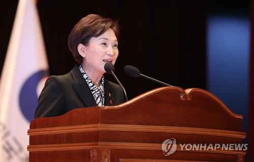 불출마 결정한 김현미 "장관 상당히 오래할듯…국민만 바라보자"