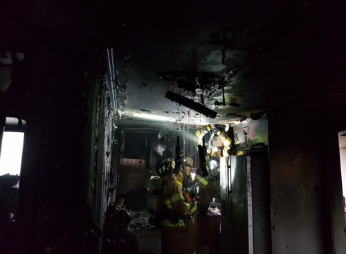 대전 아파트 불…1명 연기흡입·주민 20명 대피