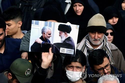 이란 최고지도자, 솔레이마니 장례서 '눈물'…드문 감정호소