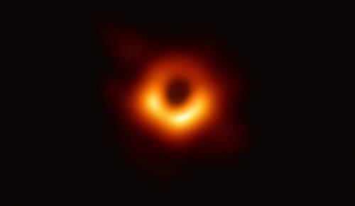 첫 관측 블랙홀서 빛 99% 속도 물질분출 확인