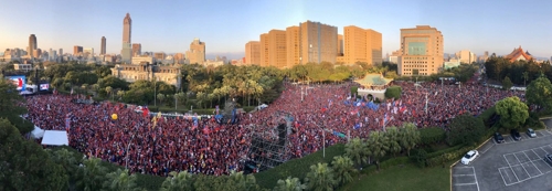 [르포] 대만 총통부 앞 집결한 수십만 한궈위 지지자들(종합)