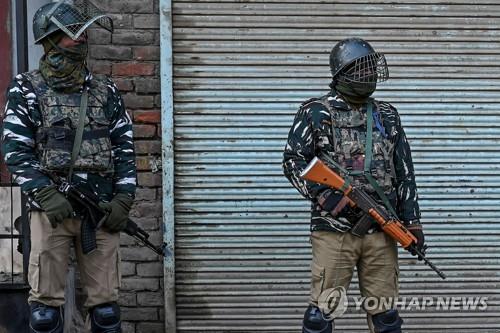 인도, 카슈미르 반군 지원한 경찰 간부 체포