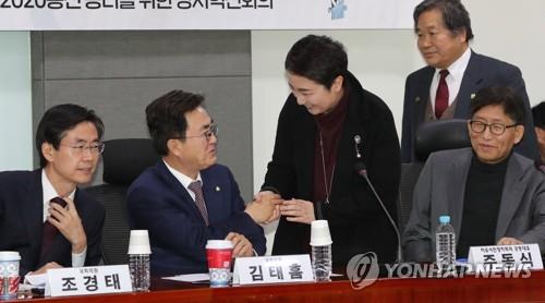 "탄핵의 강 건너자" "그게 탄핵얘기"…보수통합 '동상이몽'