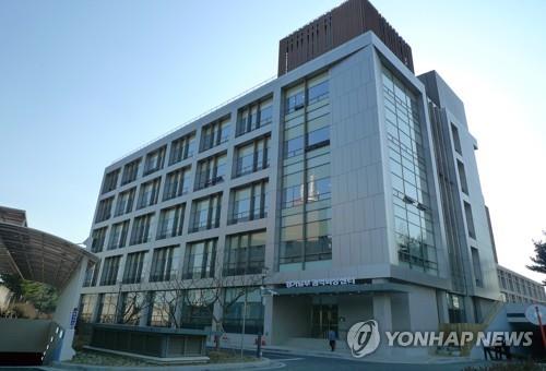 이국종-아주대 갈등…헬기·인력·병상에서 곪아 터졌다