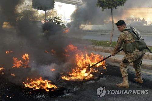 레바논 시민, 고속도로 막고 반정부 시위…'정치공백' 항의