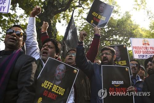 인도 중소업체 아마존에 뿔나자…베이조스 "10억달러 투자" 약속