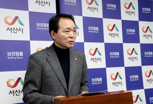 조한기 vs 성일종, 서산의료원 서울대병원 위탁 공방 치열
