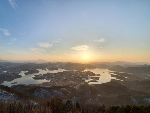 [#꿀잼여행] 충청권: 겨울 별미 하면 쫄깃 담백 새조개지요…남당항서 축제