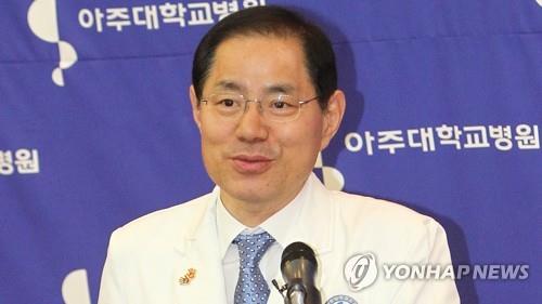 '이국종 교수에 욕설 논란' 아주대 의료원장 고발당해