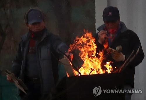 "곧 설인데 월급 밀리고 퇴직금 못 받아" 근로자들 '눈물'