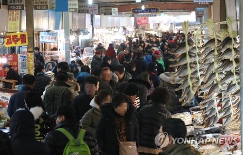 설 앞두고 설렘 가득한 주말…성묘·나들이객 '북적'