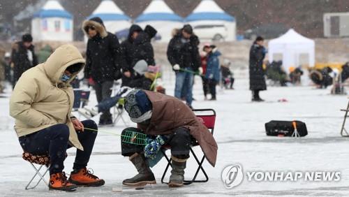 설 앞두고 설렘 가득한 주말…성묘·나들이객 '북적'