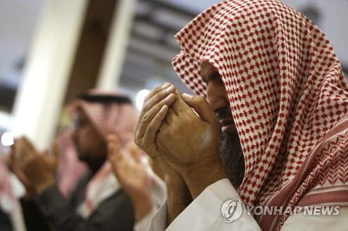 사우디 국영매체 하루 5번 기도시간 영업중단 논란 | 한경닷컴