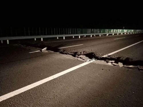 중국 신장 카슈가르서 규모 6.4 지진…"부상자 다수"