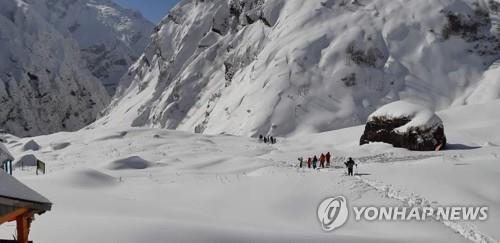 "네팔 사고지점은 위험지역"…드론 띄워 사고현장 파악 시도