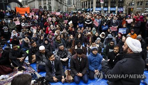 '반이민' 트럼프, 입국금지 국가 확대 추진 논란…대선용 시각도