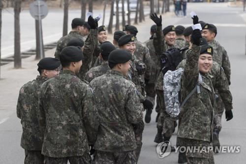 병사 8만명에 '자기개발비' 연간 10만원 지원…영화관람 포함