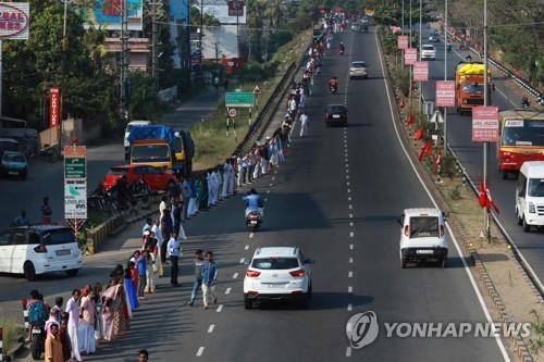 인도인 700만명, 620㎞ '인간사슬'로 반무슬림법 항의