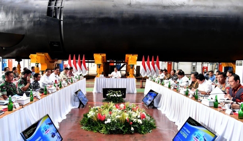 조코위 "한국기술 이전 잠수함, 방산 독립 시발점 되길"