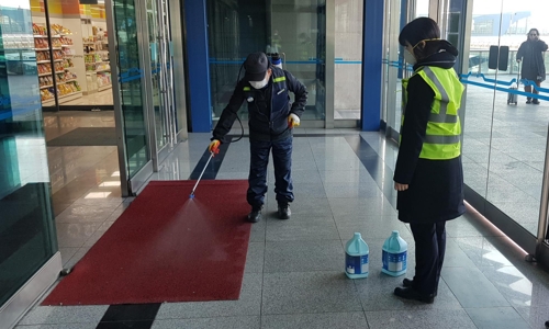 한국철도, 역·열차 소독 강화·폐쇄형 매표창구 운영