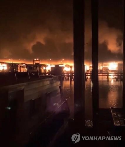 미 앨라배마주 테네시강 보트 선착장 대형화재로 8명 사망(종합)