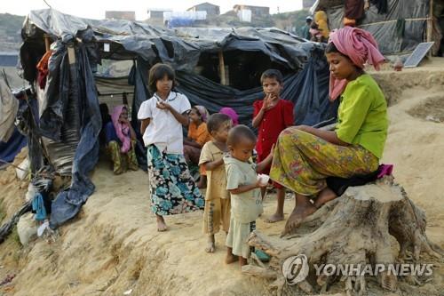 한국 정부, 미얀마 귀환 로힝야족에 'FM라디오' 5만대 지원