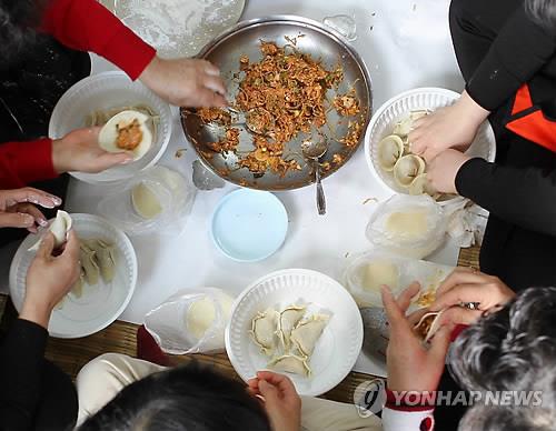 '만두 빚고 책 읽고'…폐교 활용 삼척미로정원 주말 체험 운영