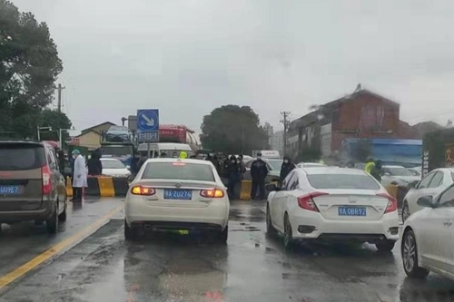 전세기 뜨지만 공항 갈 길 없는 후베이성 교민들…발만 동동(종합)