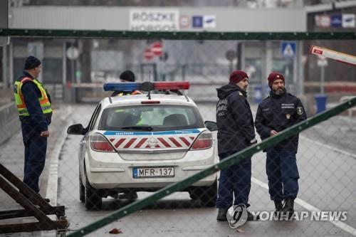 헝가리, 밀입국 시도 이주민에 경고 사격…일부 체포