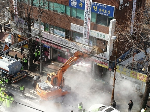 부산 거제 재개발 강제집행 과정서 원주민 반발…12명 부상(종합)