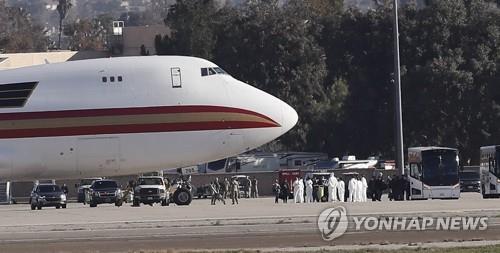 미 국무부 "비상인력 뺀 주중 대사관 직원·가족 떠나도록 승인"