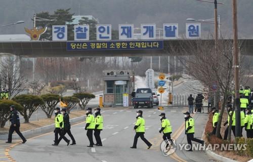 [속보] 우한 교민 200명 아산 경찰인재개발원 도착