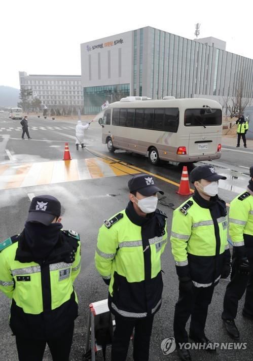 "우한 교민 우리가 보듬자"…아산·진천 막판 시민정신 빛났다(종합)