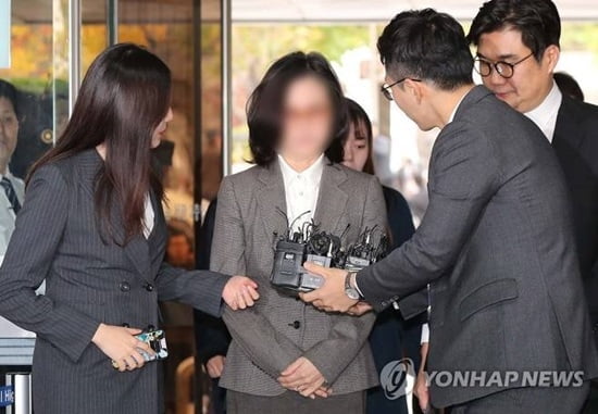 정경심, 사모펀드 출자 전 문자서 "남편에게 물어볼게"