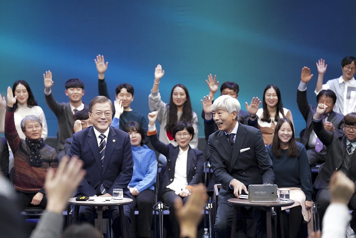 靑, 국민의견 2만여건 답변…`검찰개혁` 최다 언급