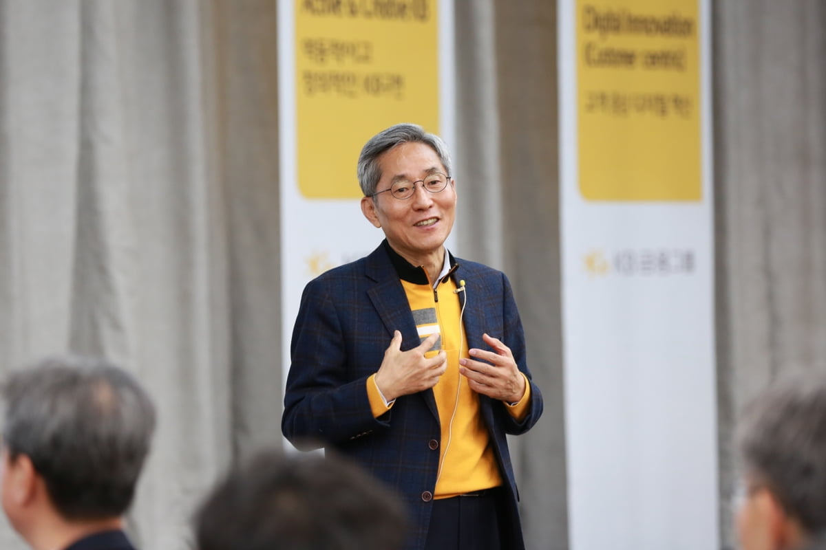 윤종규 KB금융 회장 "ESG경영 선도 금융그룹" 강조