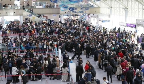 미국, 검역 공항 5→20개 확대 검토…블룸버그 "中여행 제한 조치에 따른 것"