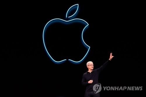 애플 CEO 쿡, 작년 수입 130억원 감소...직원 평균 200배