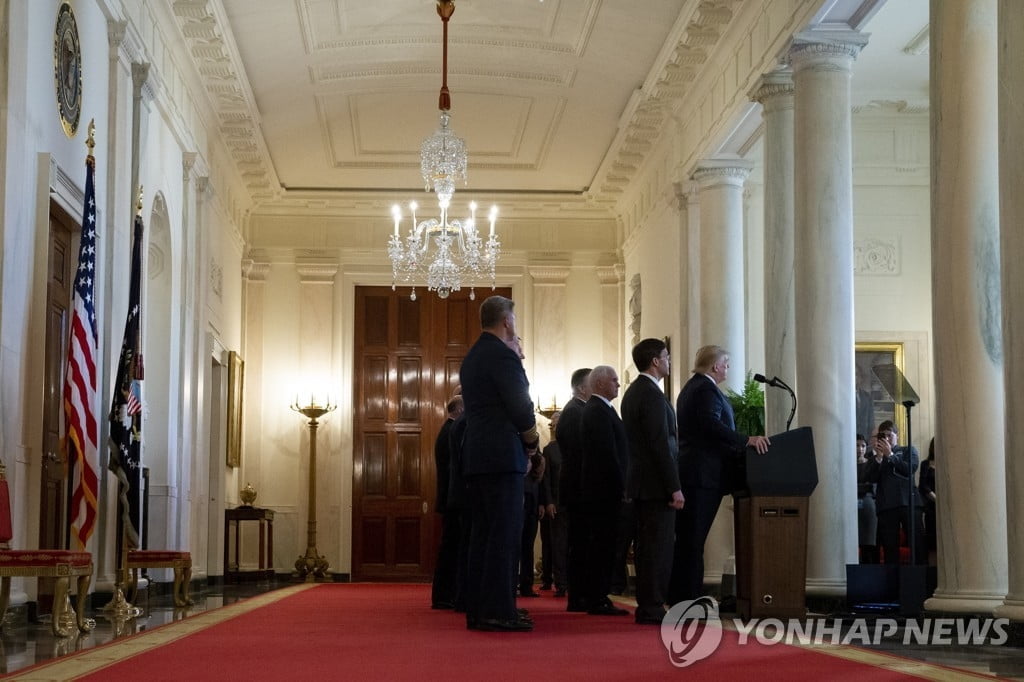 "이란이 물러서고 있다"...트럼프 "새 합의 통해 위대한 미래"