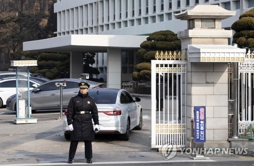 검찰, 靑 자치발전비서관실 압수수색…`선거개입` 의혹