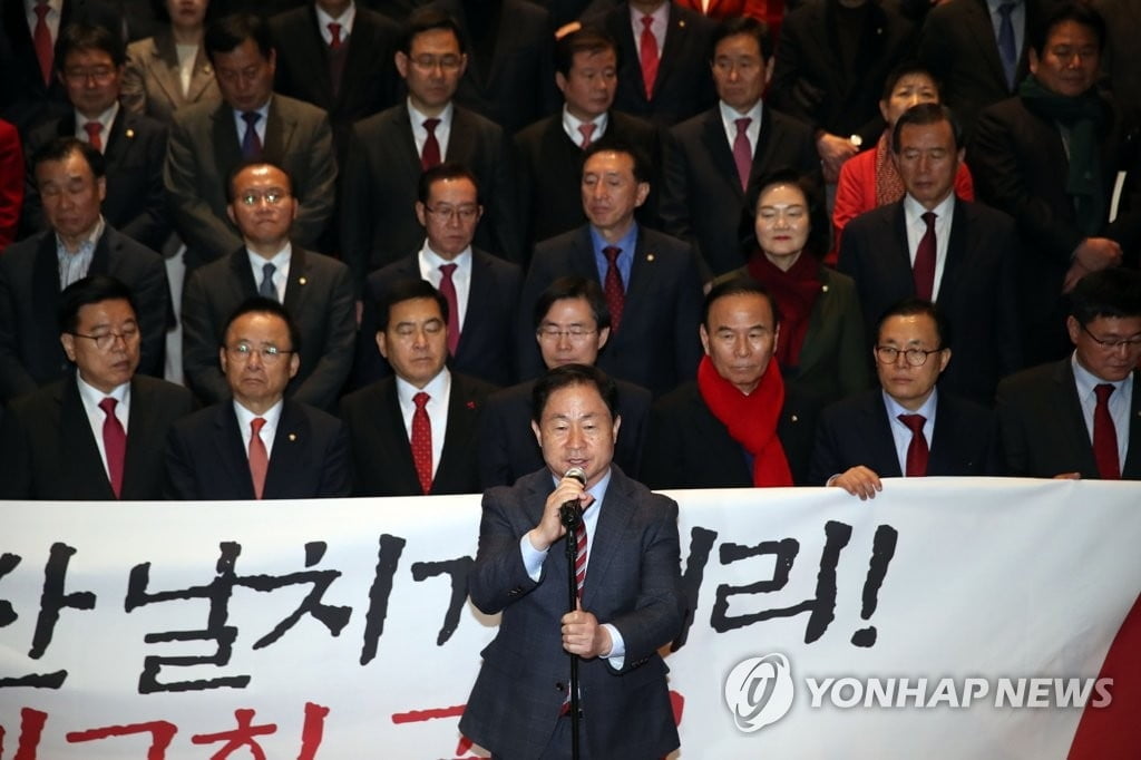 文정부 1호공약 `검찰개혁` 입법 완료…패스트트랙 정국 8개월여만에 마무리
