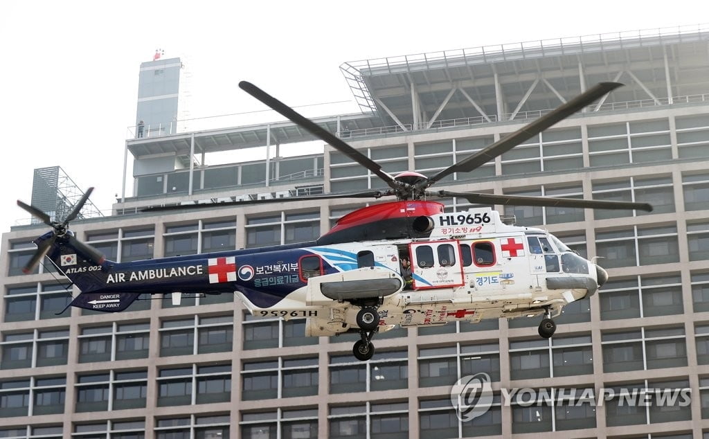 "헬기 운용 어려울 것 같다"…이국종 결국 사의 표명