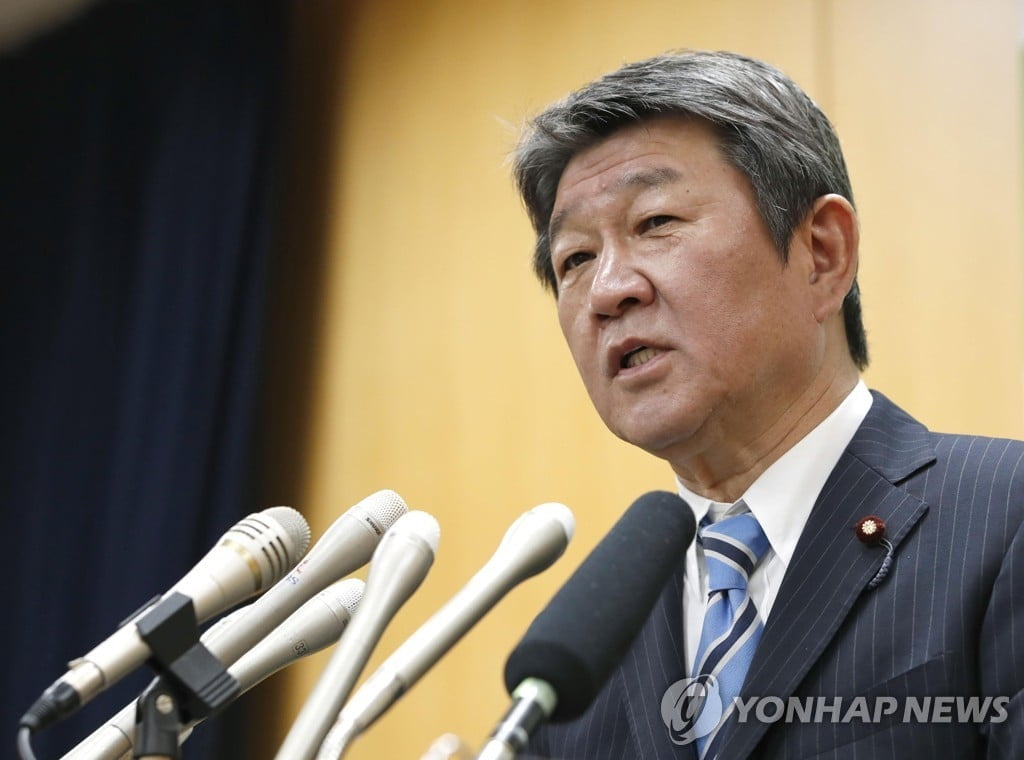 아베 "한국과 가치공유"...외무상은 "독도는 日 영토" 망언