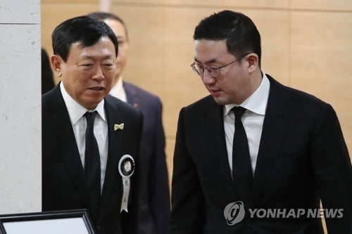 故 신격호 명예회장 장례 사흘째...각계 인사 조문 행렬