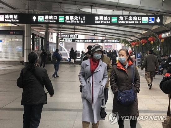 중국발 우한 폐렴, 과한 공포는 `경계`…"단 방망이 짧게"