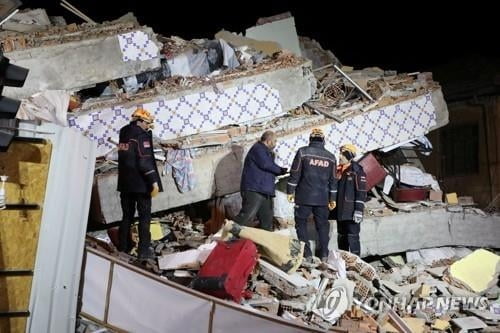 터키 지진, 20명 사망·920명 부상… 여진 공포에 뜬눈 노숙