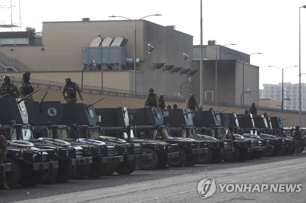 `중동 긴장` 다시 고조...이라크 美대사관에 로켓포 3발 직격