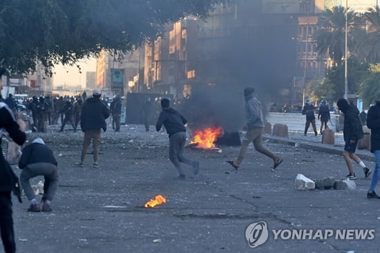 이라크 바그다드 美대사관 로켓포 공격받아…최소 1명 부상